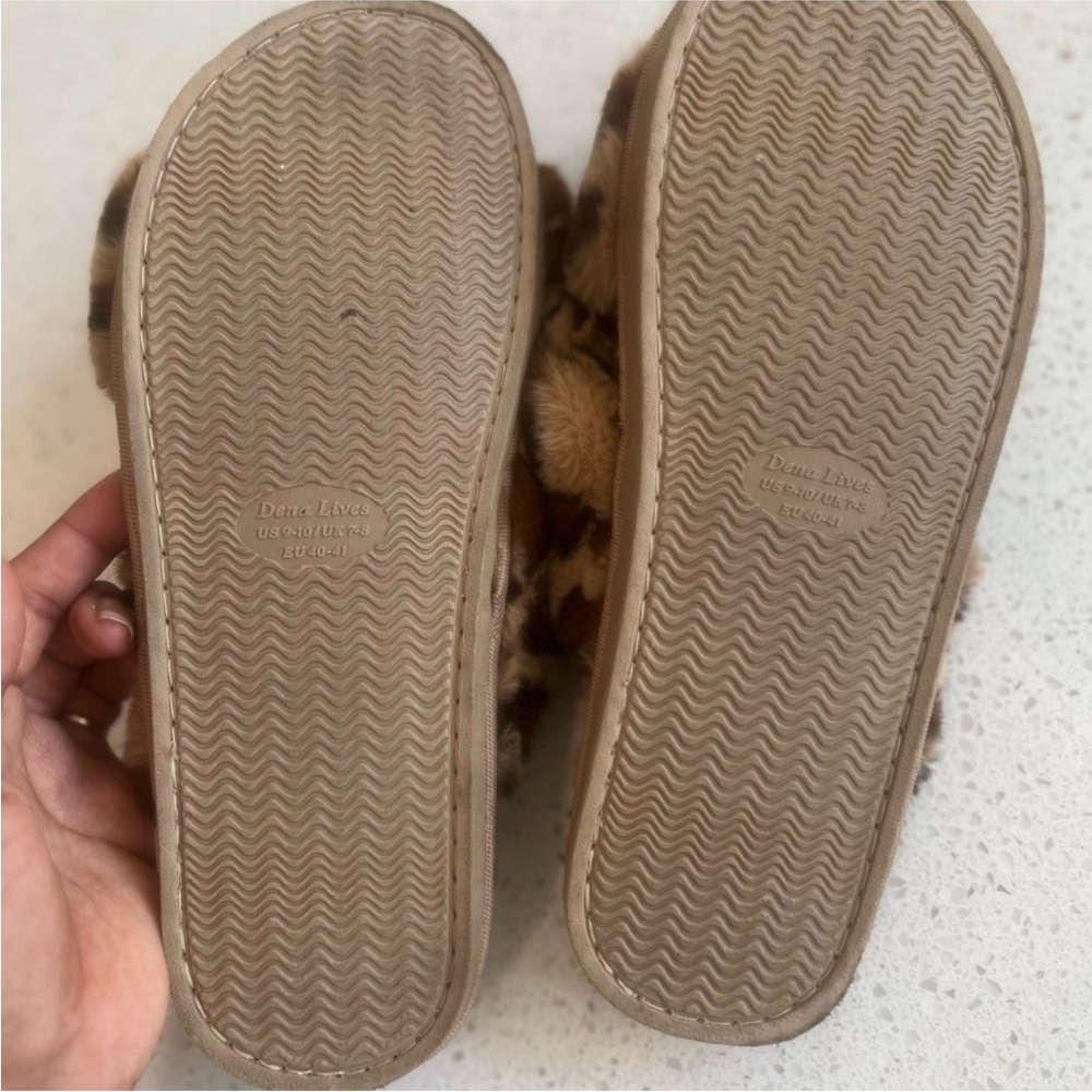 Leopard Print Fuzzy Women's Slippers - Picture 3 of 4